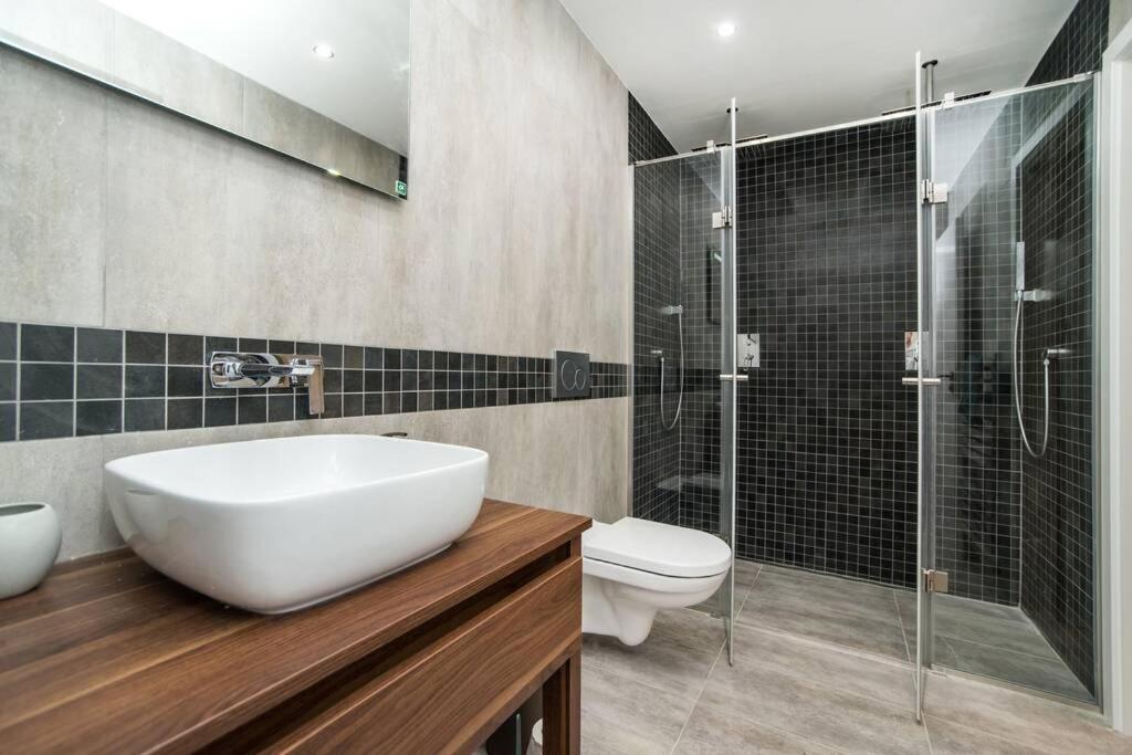 Old Town 1 Bedroom Oasis With Ac And Double Shower Praha Eksteriør bilde